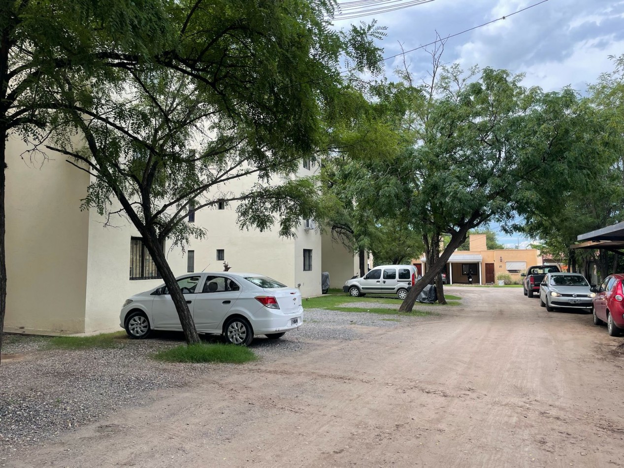 Venta de Casa de dos dormitorios con cochera, en Barrio quebrada de las rosas housing cerrado en av don bosco 6120 APPTO CREDITO 