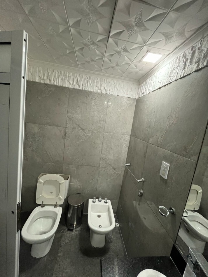  OPERTUNIDAD EN VENTA Casa de 4 dormitorios, cochera, pileta y quincho remodelado a nuevo. Se encuentra en B. General La Madrid, a una cuadra de Av. Santa Ana.CON ESCRITURA appto credito ESCUCHA OFERTAS DE CONTADO RECIBO VEHICULO