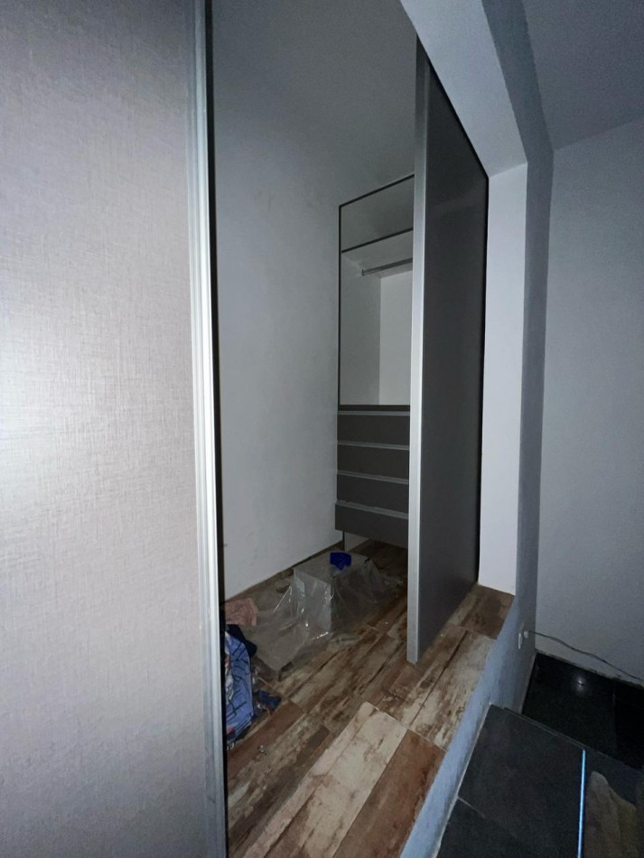  OPERTUNIDAD EN VENTA Casa de 4 dormitorios, cochera, pileta y quincho remodelado a nuevo. Se encuentra en B. General La Madrid, a una cuadra de Av. Santa Ana.CON ESCRITURA appto credito ESCUCHA OFERTAS DE CONTADO RECIBO VEHICULO