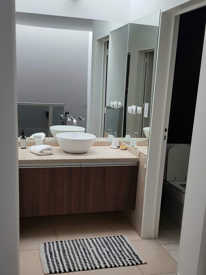 CASA EN VENTA 3 DORMITORIOS CHARCRAS DEL NORTE ZONA SPILIMBERGO 180 M2 COCHERA PARA DOS AUTOS3