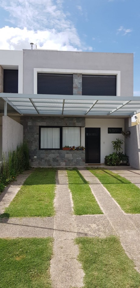 CASA EN VENTA 3 DORMITORIOS CHARCRAS DEL NORTE ZONA SPILIMBERGO 180 M2 COCHERA PARA DOS AUTOS3
