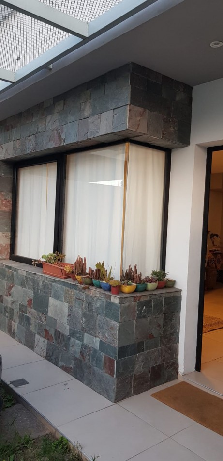 CASA EN VENTA 3 DORMITORIOS CHARCRAS DEL NORTE ZONA SPILIMBERGO 180 M2 COCHERA PARA DOS AUTOS3