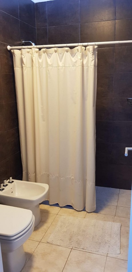 CASA EN VENTA 3 DORMITORIOS CHARCRAS DEL NORTE ZONA SPILIMBERGO 180 M2 COCHERA PARA DOS AUTOS3