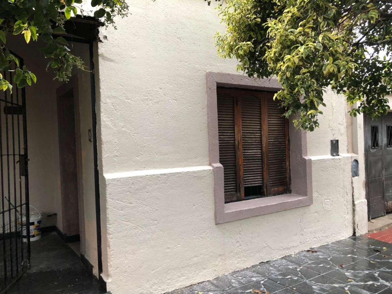 CASA EN DE DOS DORMITORIOS APPTO CREDIRTO EN BARRIO YAPEYU CON ENTRADA INDEPENDENTE HACIA COCHERA PARA 8 AUTOS