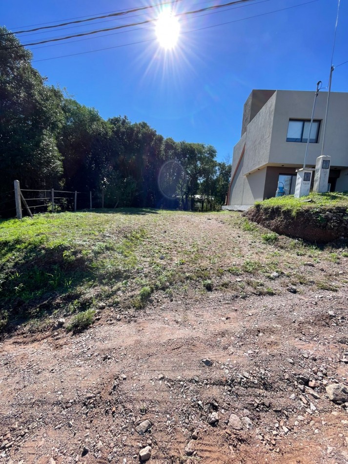  VENDEMOS LOTE DE 300 MTS EN ECO DE VILLA CATALINA, BARRIO PRIVADO. SERVICIOS DE AGUA Y LUZ(PILAR CONECTADO)  CON ESCRITURA. APROBACION DE CONSTRUCCION POR EL MUNICIPIO