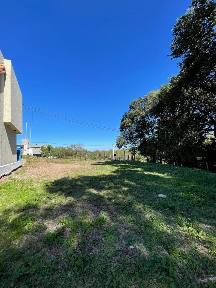  VENDEMOS LOTE DE 300 MTS EN ECO DE VILLA CATALINA, BARRIO PRIVADO. SERVICIOS DE AGUA Y LUZ(PILAR CONECTADO)  CON ESCRITURA. APROBACION DE CONSTRUCCION POR EL MUNICIPIO