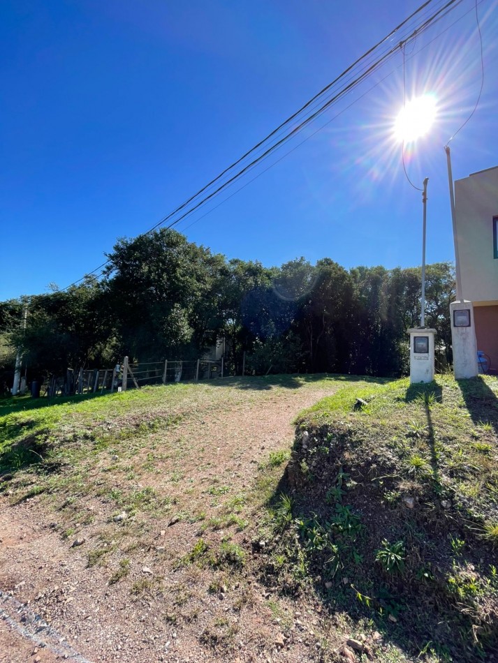  VENDEMOS LOTE DE 300 MTS EN ECO DE VILLA CATALINA, BARRIO PRIVADO. SERVICIOS DE AGUA Y LUZ(PILAR CONECTADO)  CON ESCRITURA. APROBACION DE CONSTRUCCION POR EL MUNICIPIO