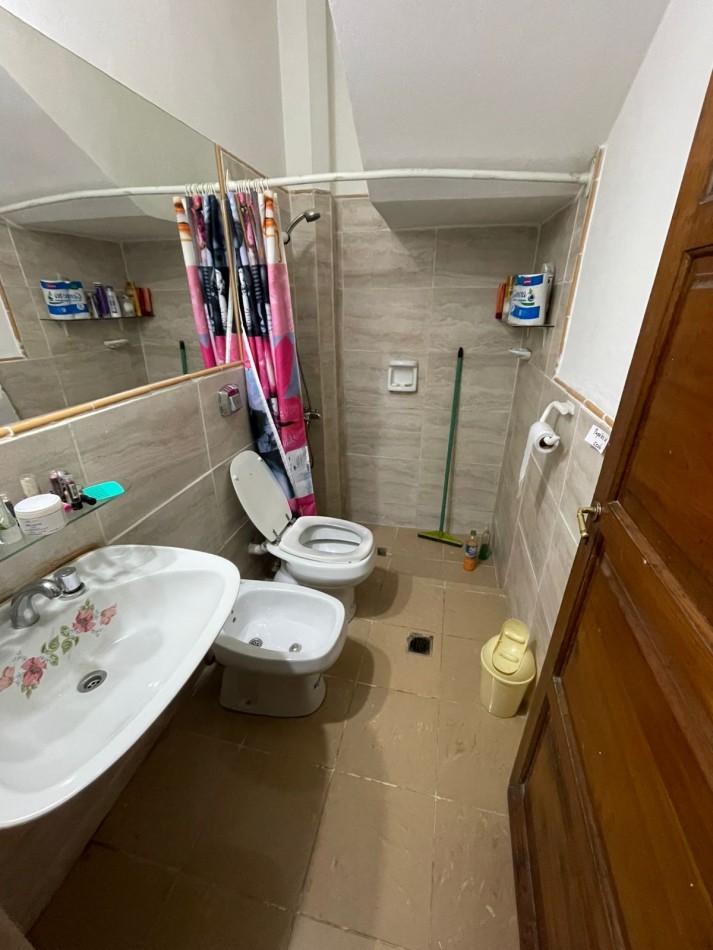CASA DE 3 DORMITORIOS APPTA CREDITO, CON DOS BAÑOS, COCHERA CON PORTON LEVADIZO PATIO ,PILETA Y LOCAL CON BAÑO EN B OBSERVATORIO