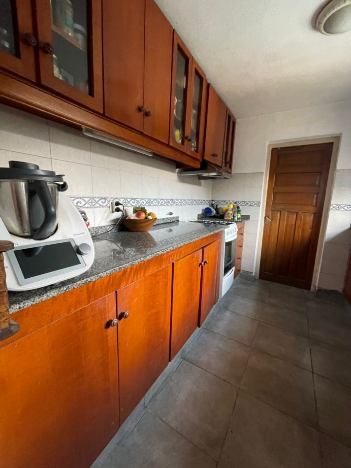 CASA DE 3 DORMITORIOS APPTA CREDITO, CON DOS BAÑOS, COCHERA CON PORTON LEVADIZO PATIO ,PILETA Y LOCAL CON BAÑO EN B OBSERVATORIO