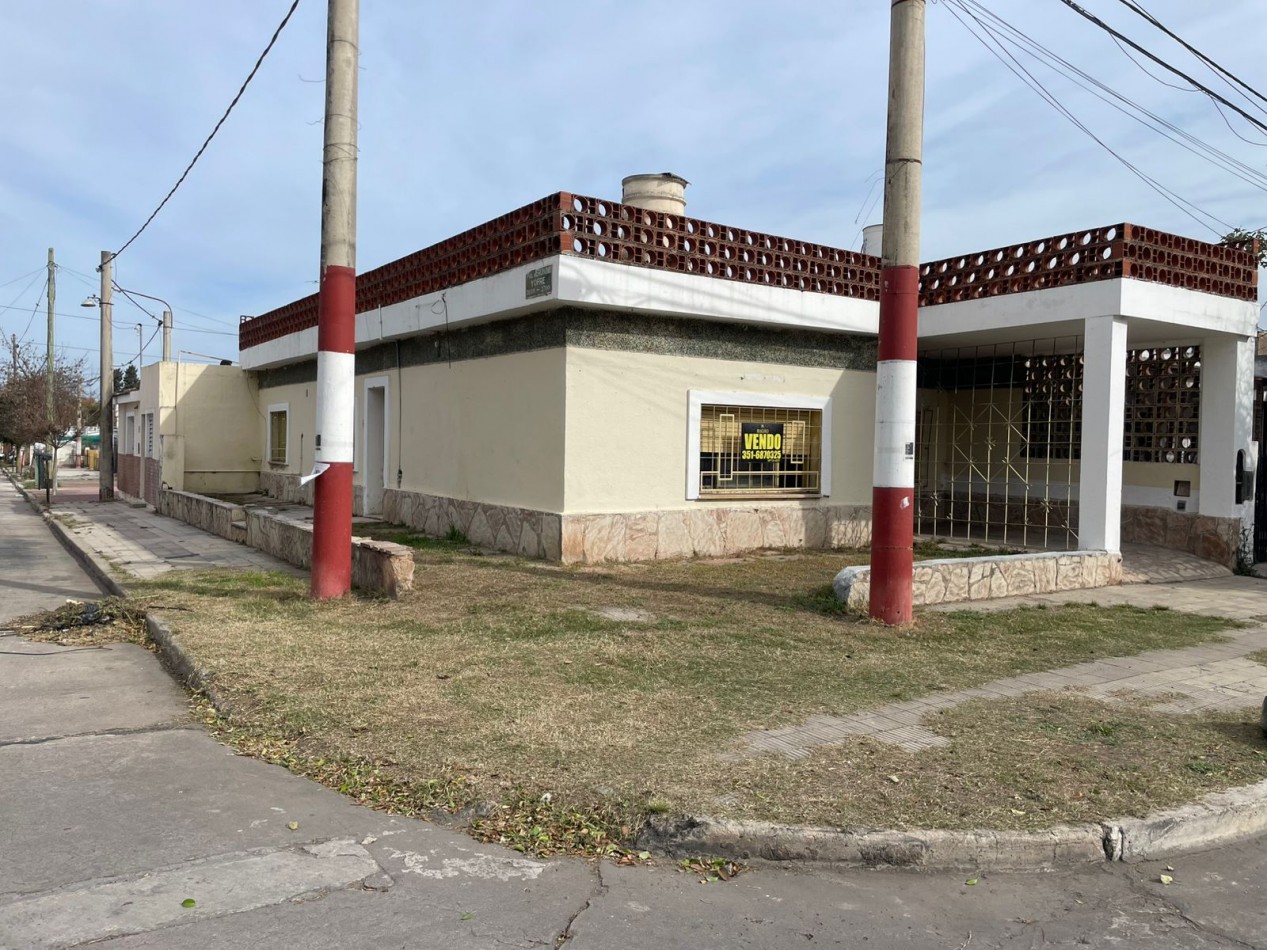 Vendemos Casa de 3 Dormitorios con cochera + Depto de 2 dormitorios en ALTA CORDOBA francisco quevedo al 305