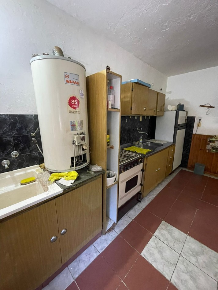 Casa de dos dormitorios con cochera ,en un lote de 900 mts, Mina Clavero ( arroyo los patos) a media cadra de la ruta a 8 minutos del centro de mina clavero