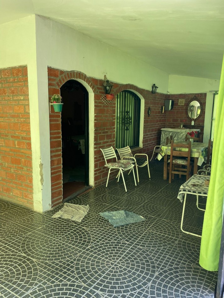 Casa de dos dormitorios con cochera ,en un lote de 900 mts, Mina Clavero ( arroyo los patos) a media cadra de la ruta a 8 minutos del centro de mina clavero