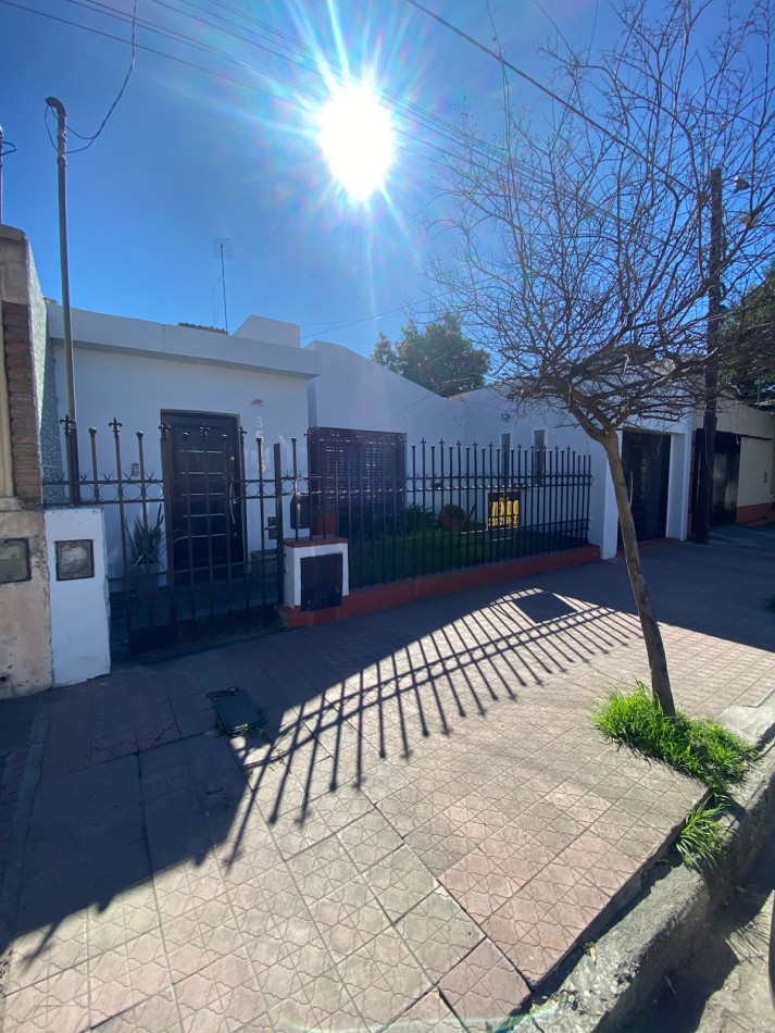 CASA DE 3 DORMITORIOS CON QUINCHO EN BARRIO AMEGUINO EXCELENTE UBICACION