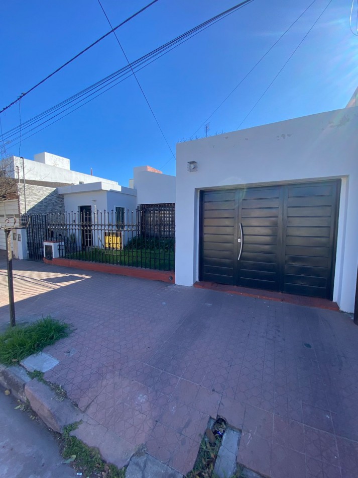 CASA DE 3 DORMITORIOS CON QUINCHO EN BARRIO AMEGUINO EXCELENTE UBICACION