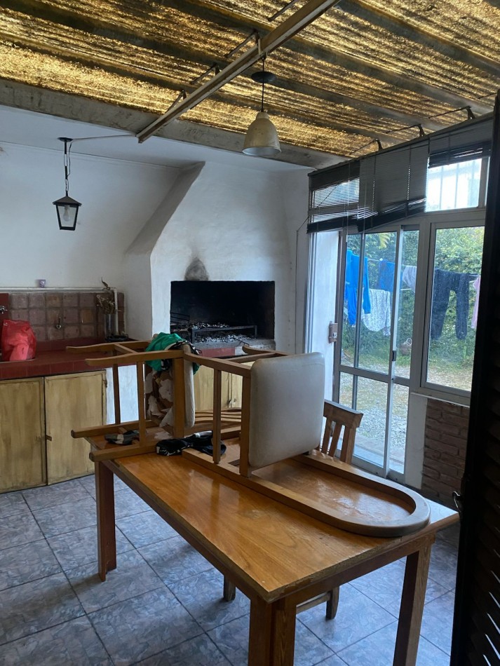 CASA DE 3 DORMITORIOS CON QUINCHO EN BARRIO AMEGUINO EXCELENTE UBICACION