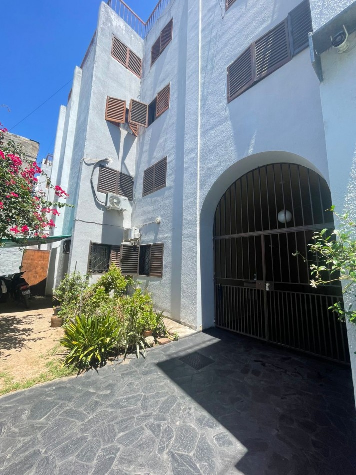 vendo depto de 2 dormitorios con terraza de uso exclusivo en mariano moreno 740 zona centro 