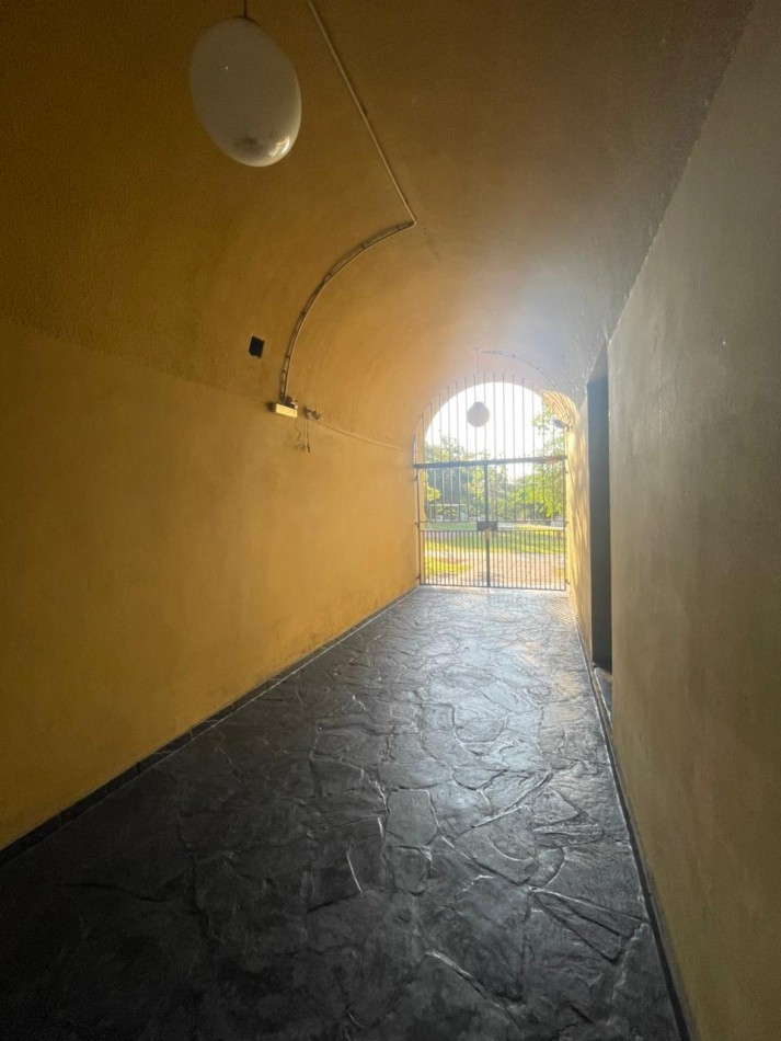 vendo depto de 2 dormitorios con terraza de uso exclusivo en mariano moreno 740 zona centro 