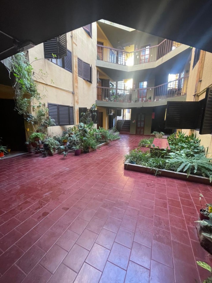 vendo depto de 2 dormitorios con terraza de uso exclusivo en mariano moreno 740 zona centro 