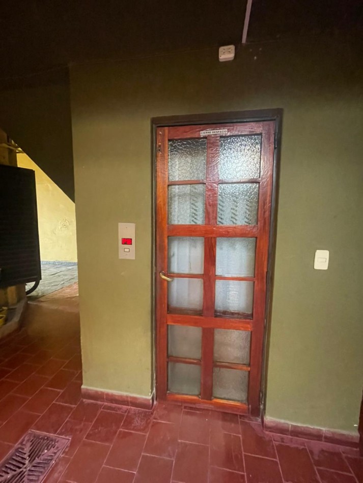 vendo depto de 2 dormitorios con terraza de uso exclusivo en mariano moreno 740 zona centro 