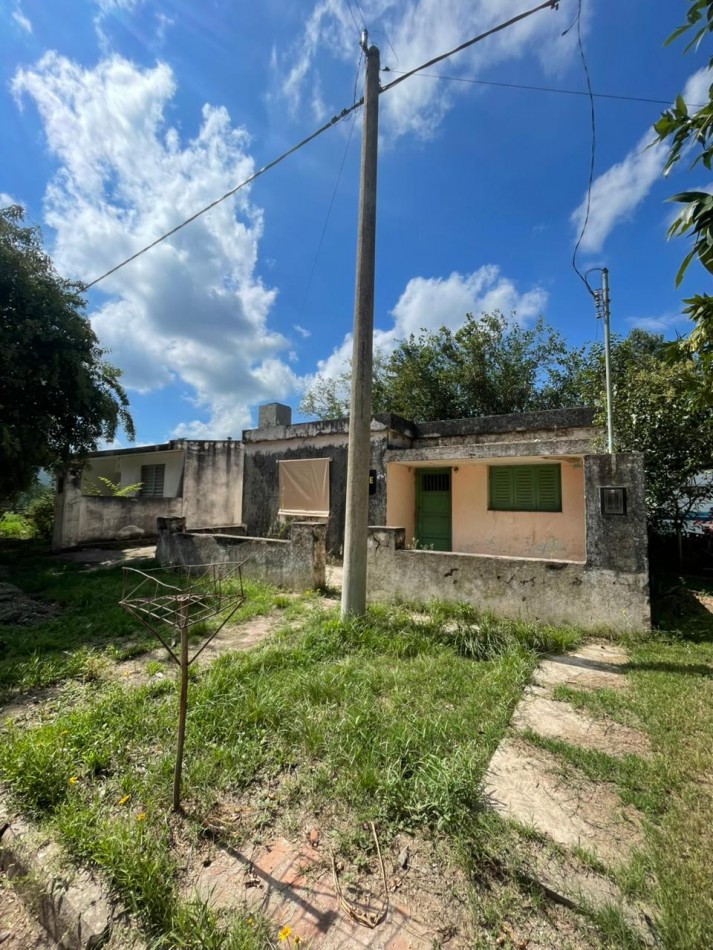 Casa de dos domitorios con lote de 400 mts en rio primero a una cuadra de la ruta sobre av oportunidad de inversion