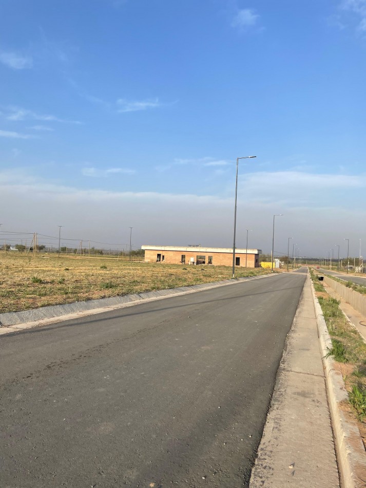 Lote de 250 mts en Docta Central listo para escriturar obras pagas. listo para construir OPORTUNIDAD