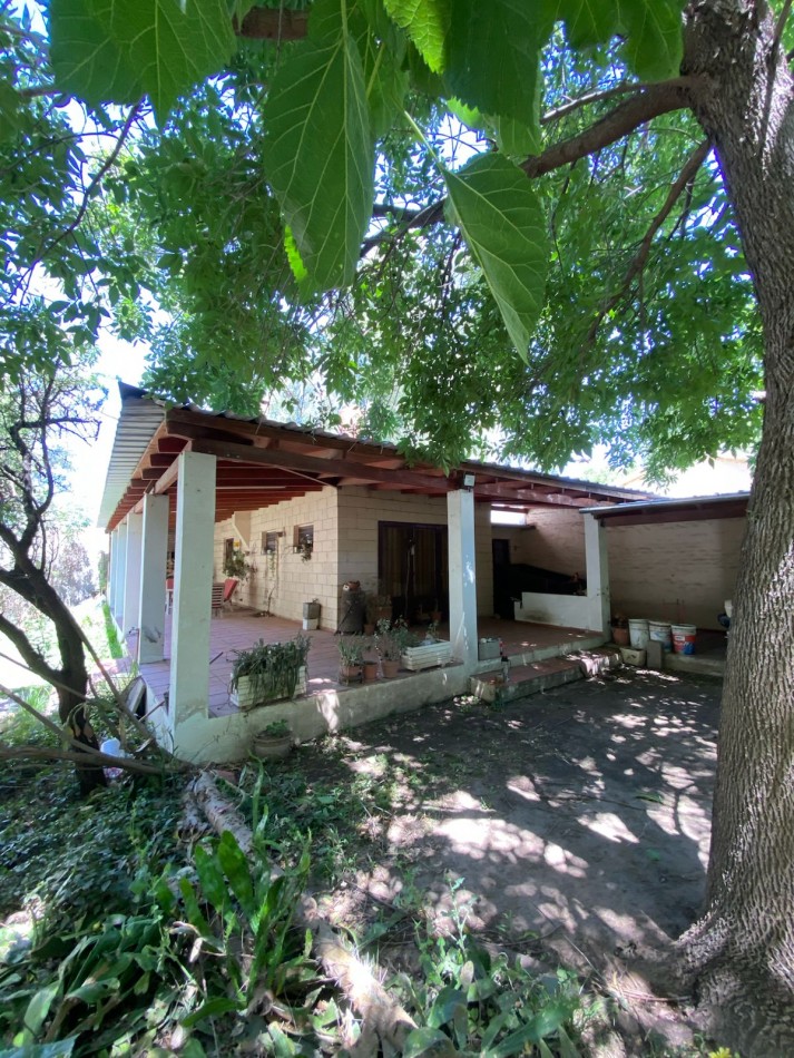 casa de campo con galeria y pileta en lote de 900 mts en valle de anisacate
