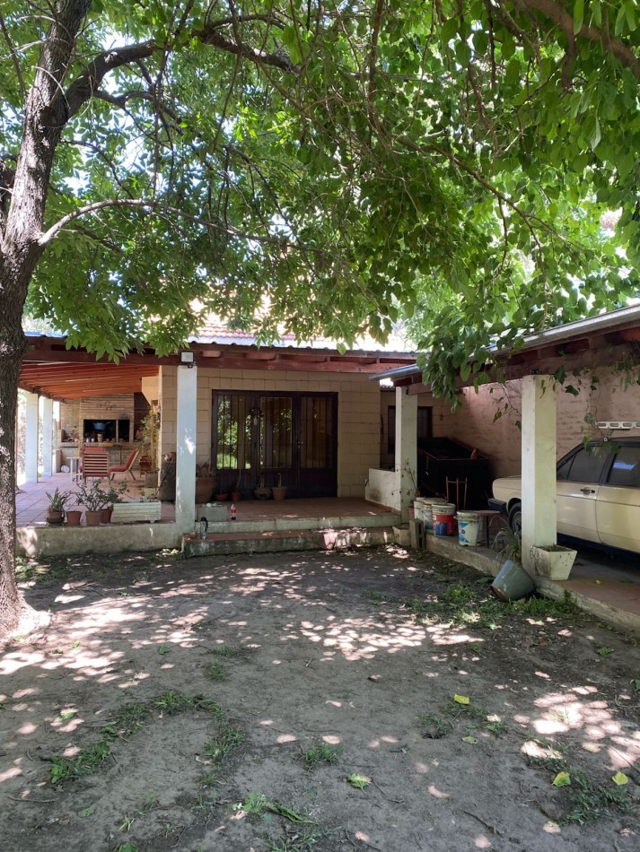 casa de campo con galeria y pileta en lote de 900 mts en valle de anisacate
