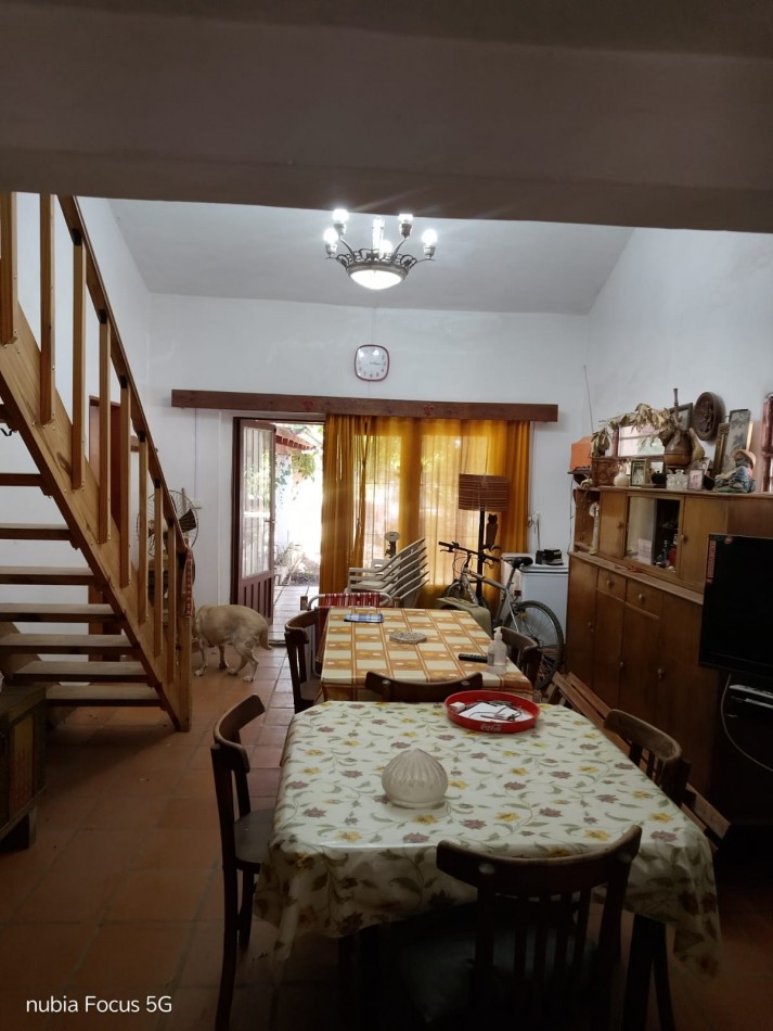 casa de campo con galeria y pileta en lote de 900 mts en valle de anisacate