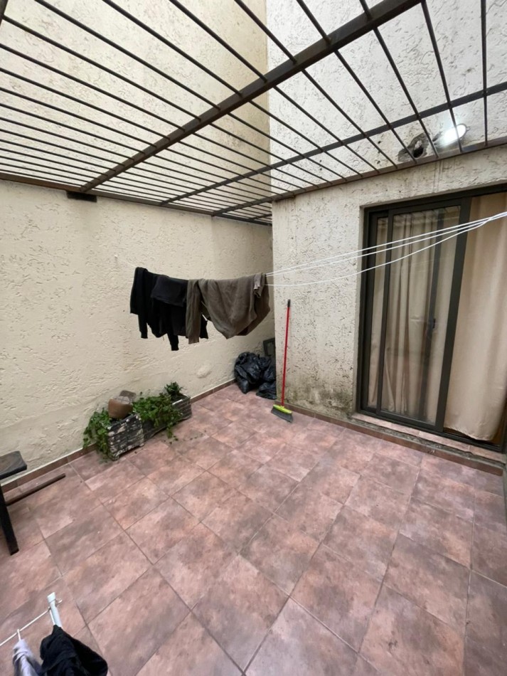 Venta de depto de un dormitorio en planta baja con patio y cocina separada , con escritura en barrio pueyyredon 