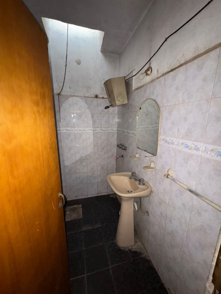🛠️ ¡Excelente Oportunidad de Inversion! Casa a Reciclar en Villa Azalais