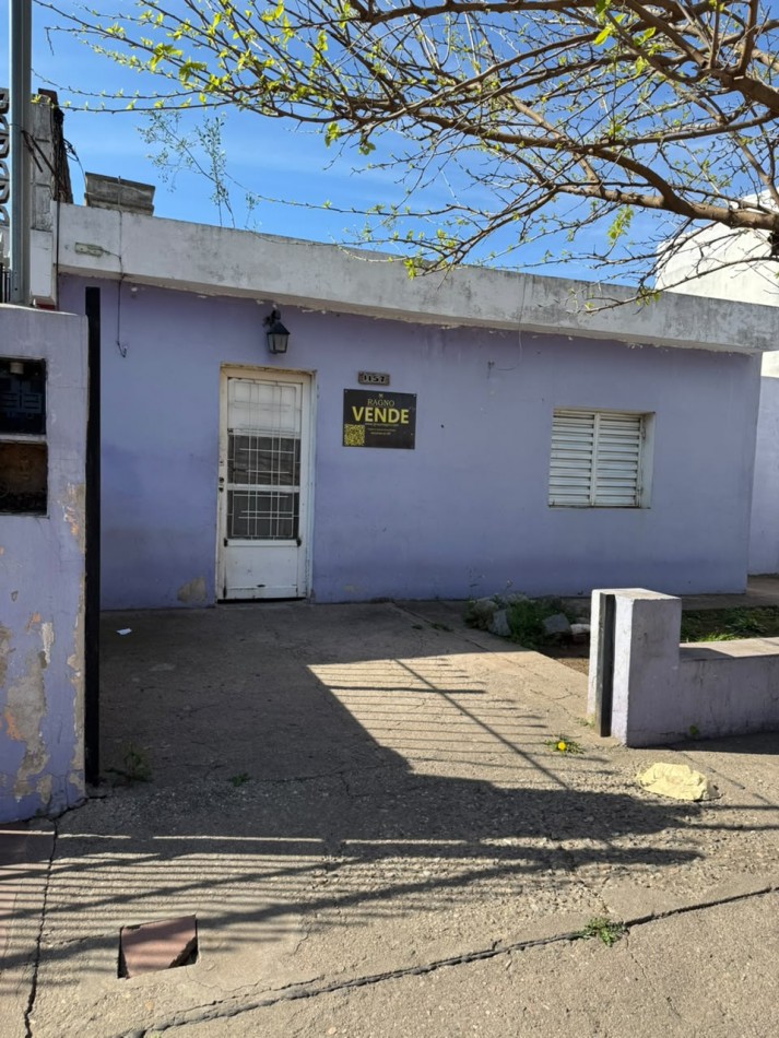 🛠️ ¡Excelente Oportunidad de Inversion! Casa a Reciclar en Villa Azalais