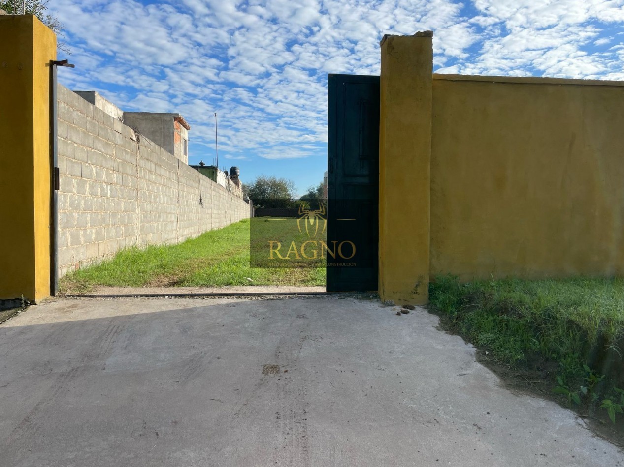 Vendemos lote en zona sur, barrio Coronel Olmedo, 13 por 95 (1235 m²) con escritura y servicios de luz y agua.