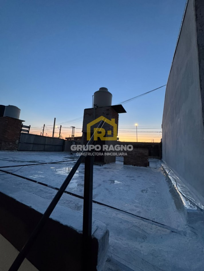 Casa en Venta sobre Felix Paz 389! Con Cochera, Terraza con Quincho y Gran Ubicacion