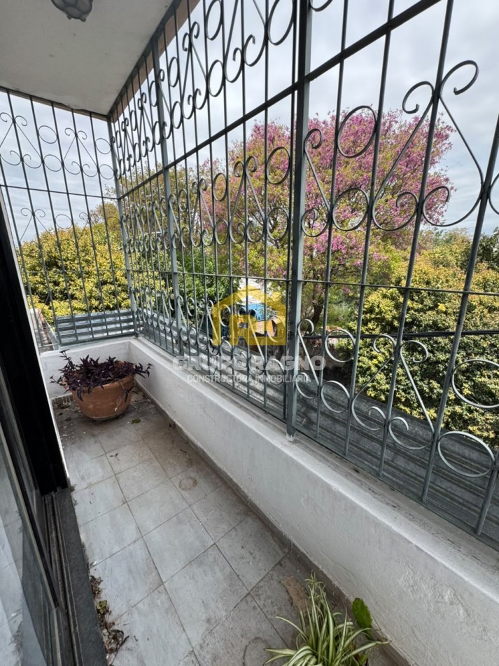 Amplio Duplex con cochera Barrio Crisol