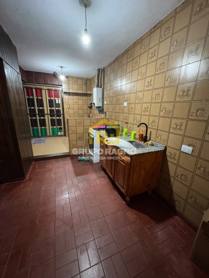 Casa en Venta sobre Felix Paz 389! Con Cochera, Terraza con Quincho y Gran Ubicacion