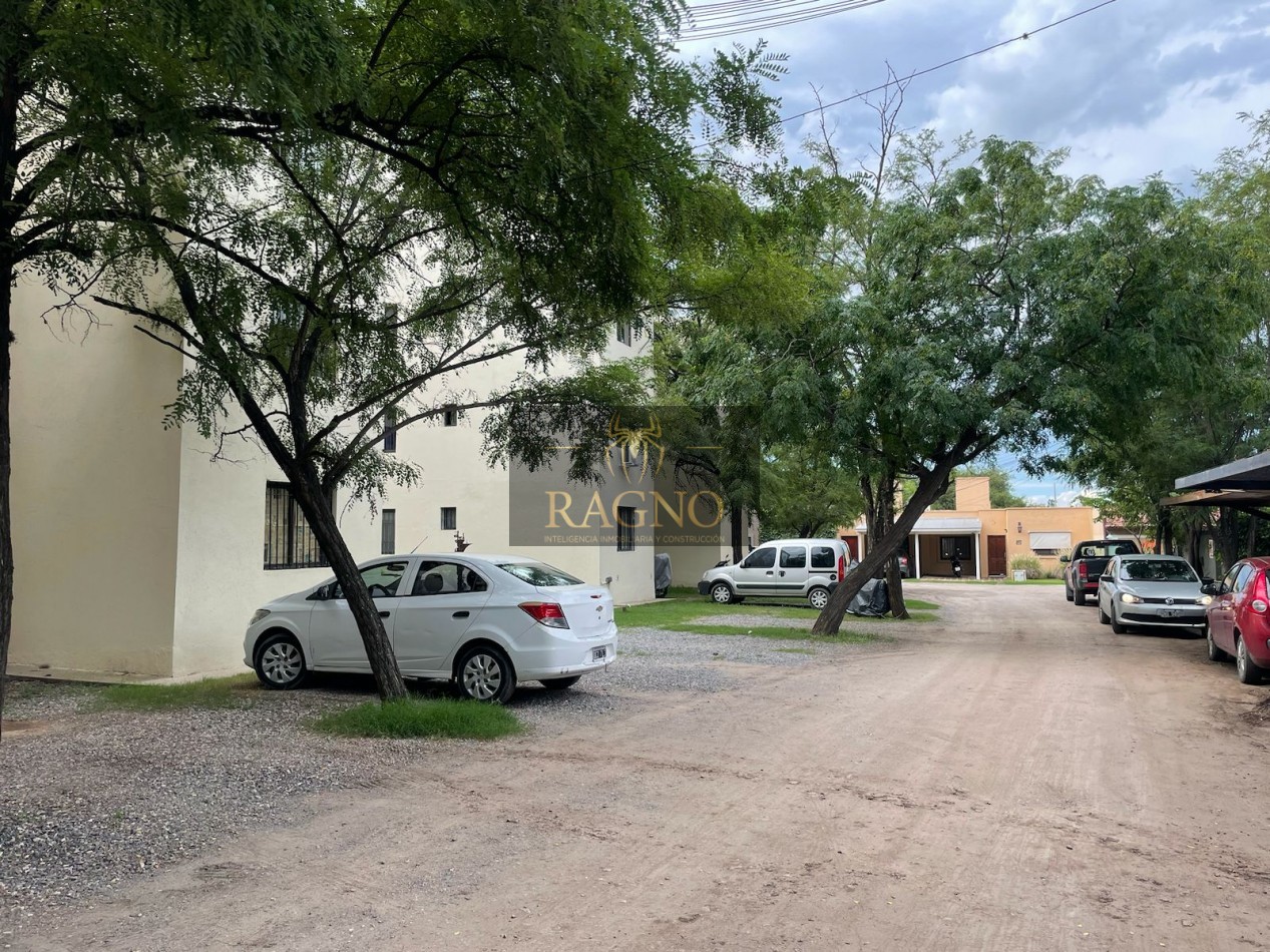 Venta de Casa de dos dormitorios con cochera, en Barrio quebrada de las rosas housing cerrado en av don bosco 6120