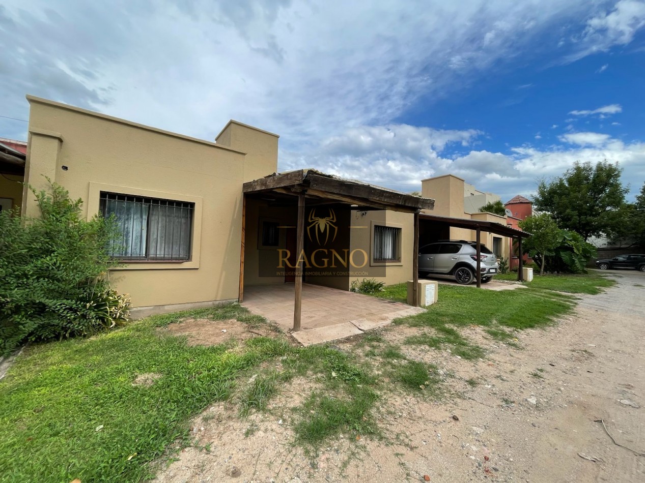 Venta de Casa de dos dormitorios con cochera, en Barrio quebrada de las rosas housing cerrado en av don bosco 6120