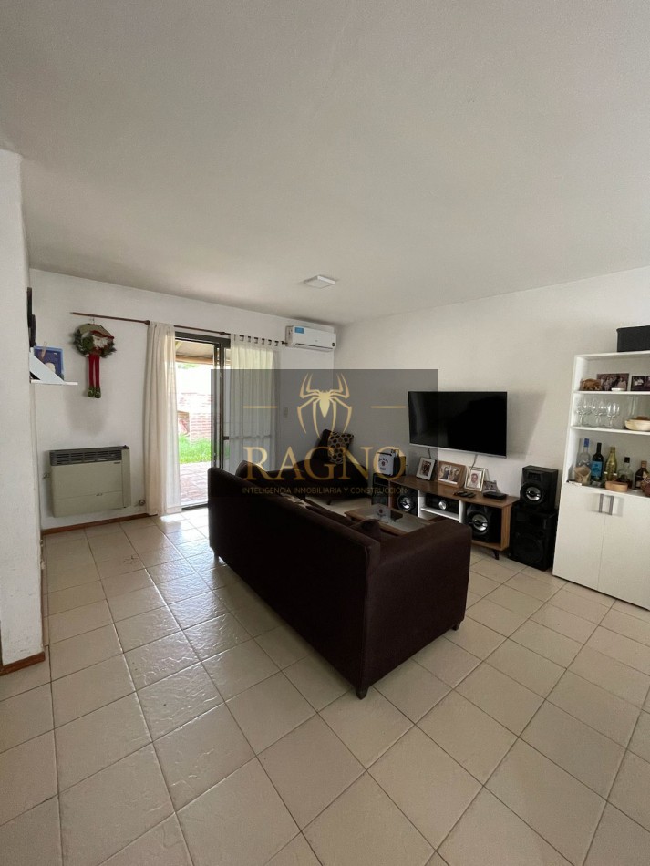 Venta de Casa de dos dormitorios con cochera, en Barrio quebrada de las rosas housing cerrado en av don bosco 6120