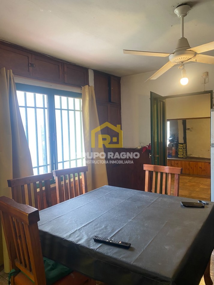 🔥 ¡Excelente Oportunidad en Barrio Matienzo! Casa de 2 Dormitorios con Gran Cochera para 4 Autos y Patio con Asador