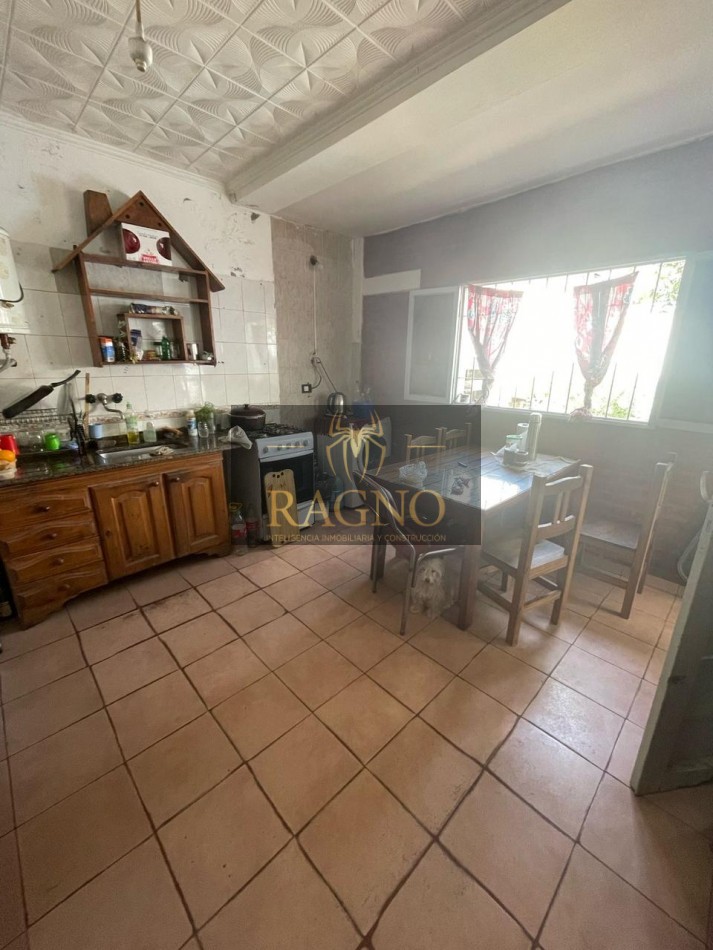Casa de dos dormitorios con cochera y patio con escritura en barrio talleres sud zona libertad sabatini