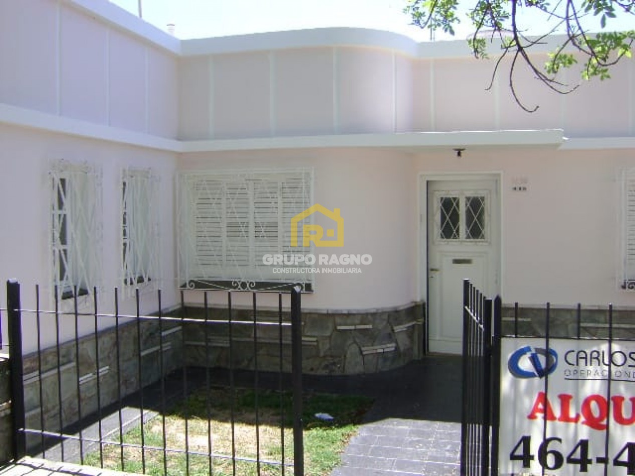 🏠 ¡Excelente Oportunidad en Barrio Jardin! Amplia Casa de 3 Dormitorios con Garaje y Gran Terreno