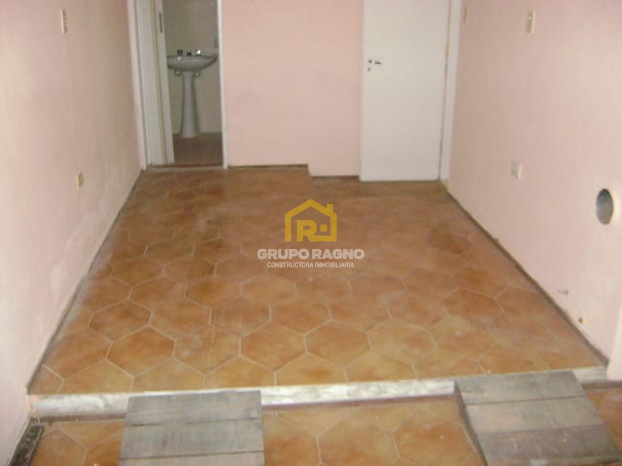 🏠 ¡Excelente Oportunidad en Barrio Jardin! Amplia Casa de 3 Dormitorios con Garaje y Gran Terreno