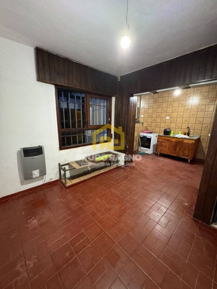 Casa en Venta sobre Felix Paz 389! Con Cochera, Terraza con Quincho y Gran Ubicacion