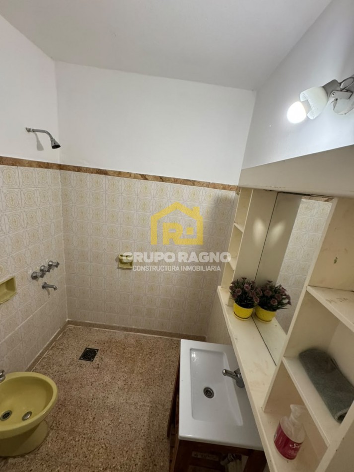 Casa en Venta sobre Felix Paz 389! Con Cochera, Terraza con Quincho y Gran Ubicacion