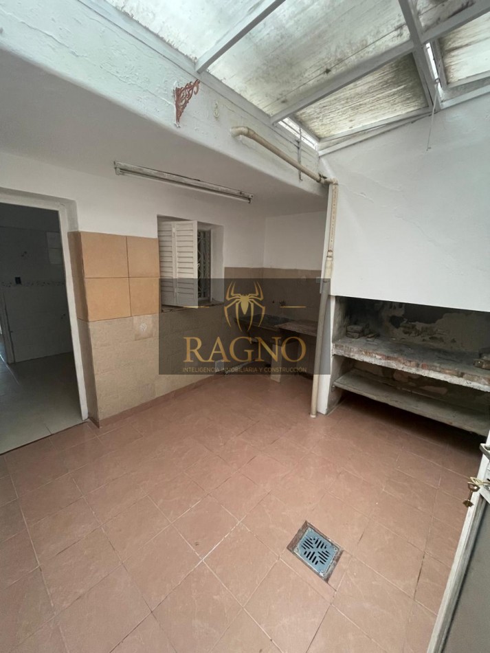 Casa de 2 dormitorios con cochera patio y terraza en Venta en B san Martin Colombres y Federico Brandsen