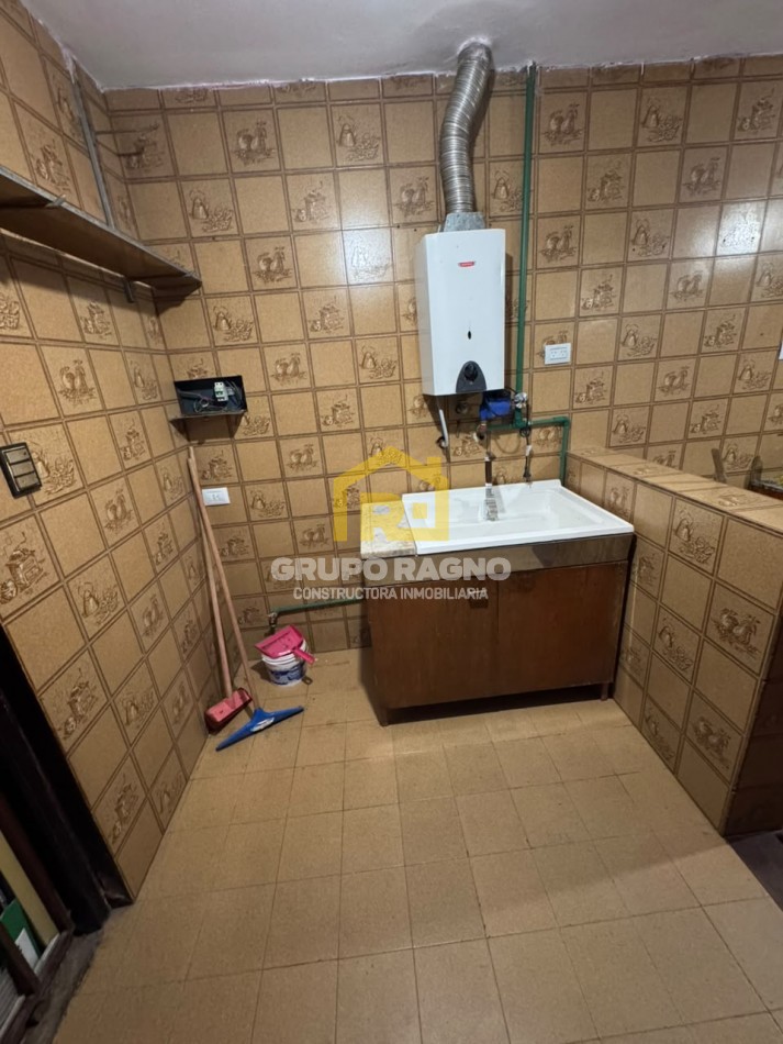 Casa en Venta sobre Felix Paz 389! Con Cochera, Terraza con Quincho y Gran Ubicacion