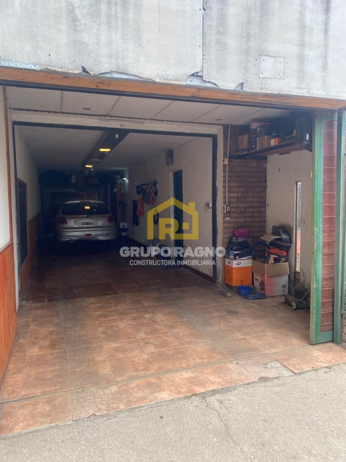 🔥 ¡Excelente Oportunidad en Barrio Matienzo! Casa de 2 Dormitorios con Gran Cochera para 4 Autos y Patio con Asador