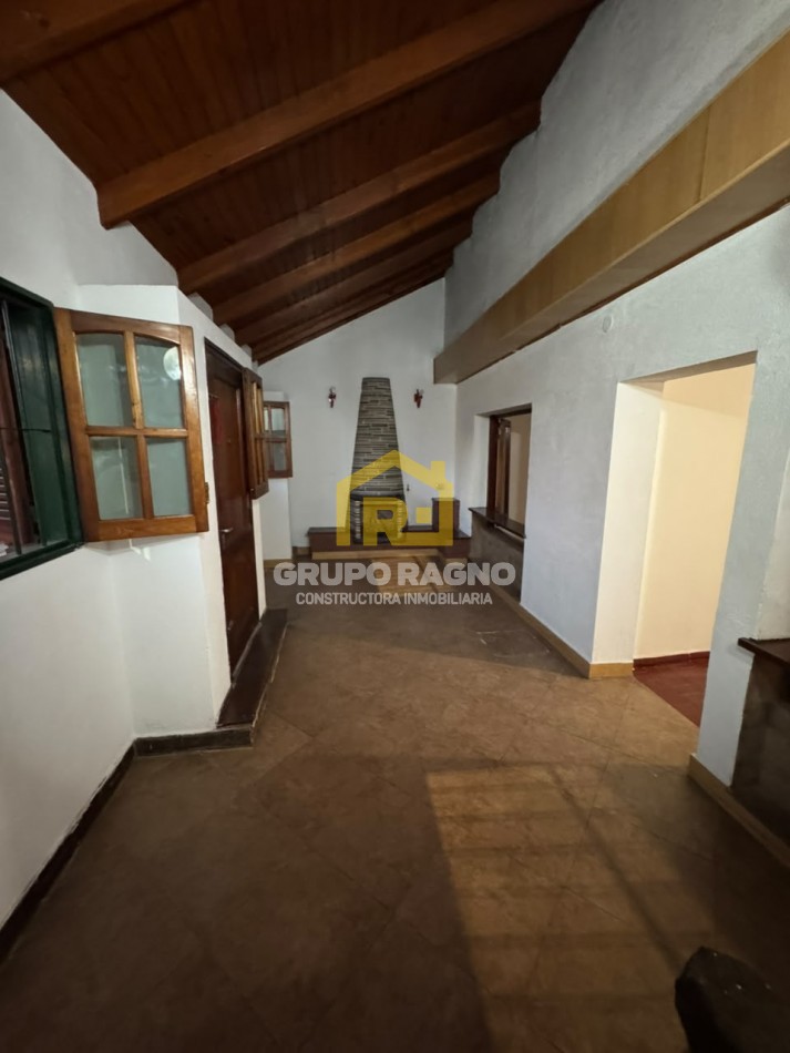Casa en Venta sobre Felix Paz 389! Con Cochera, Terraza con Quincho y Gran Ubicacion