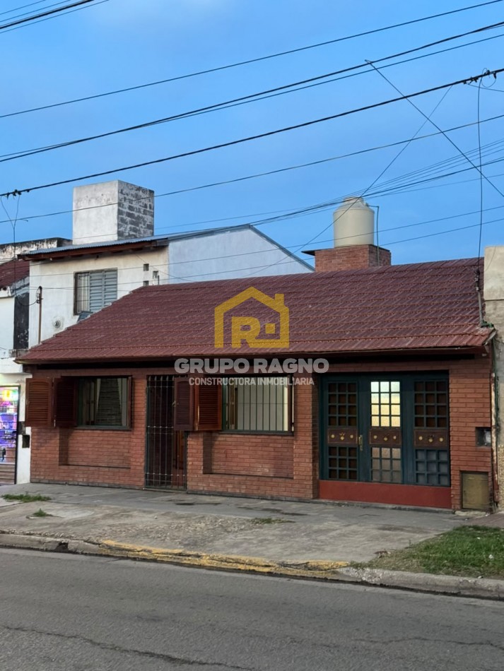 Casa en Venta sobre Felix Paz 389! Con Cochera, Terraza con Quincho y Gran Ubicacion