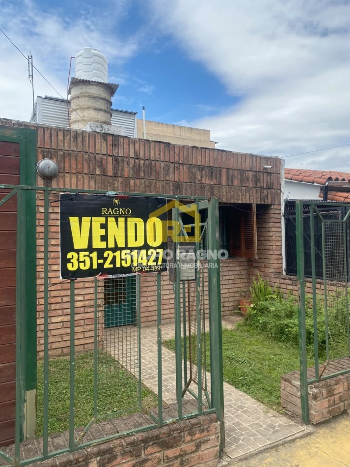 🔥 ¡Excelente Oportunidad en Barrio Matienzo! Casa de 2 Dormitorios con Gran Cochera para 4 Autos y Patio con Asador